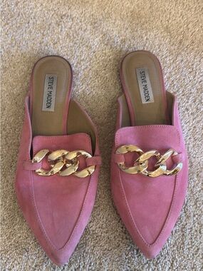 Steve Madden Pink Suede Pointed Mules with Gold Chain
